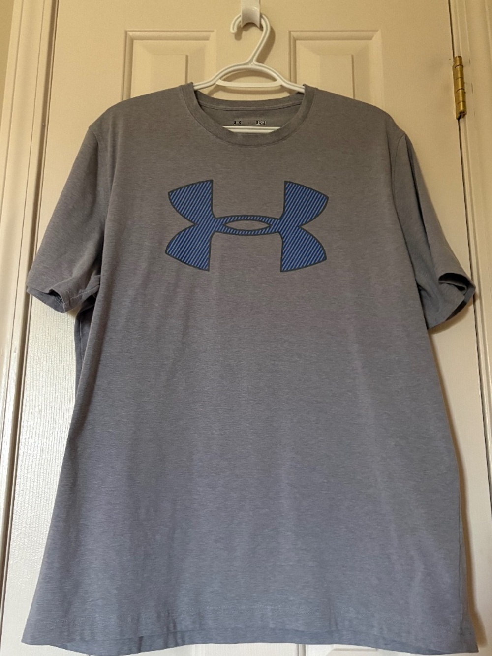 Under Armour Size Large Gray T-Shirt with Blue and Dark Gray Logo